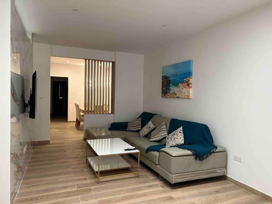 A Flat In The Heart Of Bugibba Appartement St. Paul's Bay Buitenkant foto